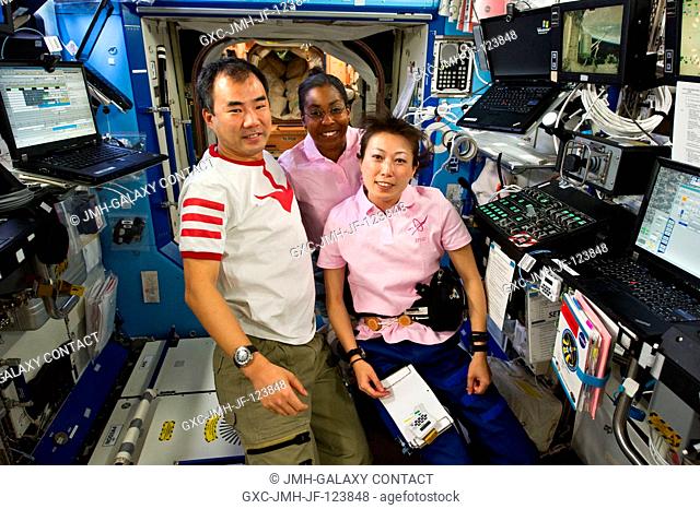 Japan Aerospace Exploration Agency (JAXA) astronauts Soichi Noguchi, Expedition 23 flight engineer; and Naoko Yamazaki (right)