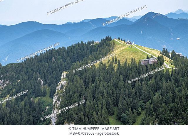 Germany, Bavaria, Bavarian foothills, Lenggries, view to the Brauneckhaus (alpine hut) and the Lenggrieser mountains