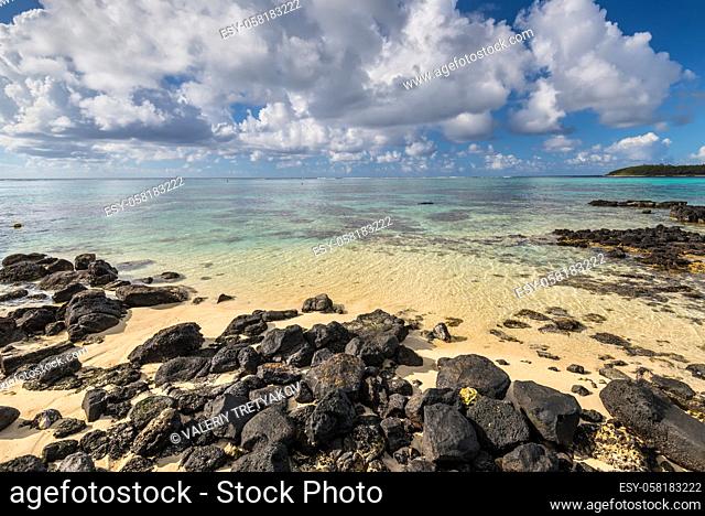 Wide-angle view of the Blue Bay Marine Park, Mauritius, Mahebourg, Indian Ocean. Stones in the foreground. Polarizer filter used
