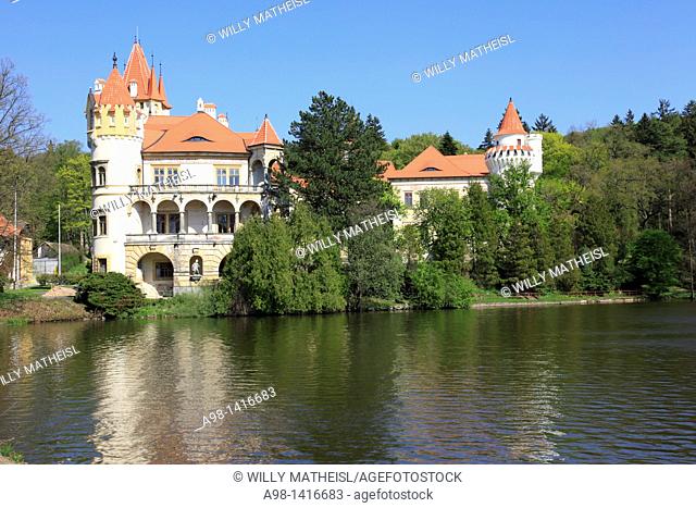 moated castle Zinkovy, Czech district of Pilsen, Czech Republic, Europe