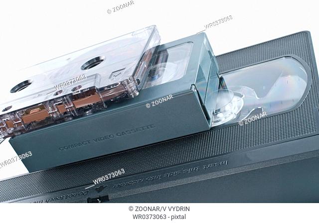 Compact videocassette
