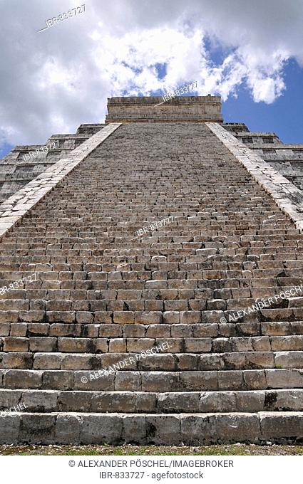 Stairs on the Temple of Kukulkan Pyramid, Zona Nord, Chichen-itza, new wonder of the world, Mayan and Toltec archaeological excavation, Yucatan Peninsula