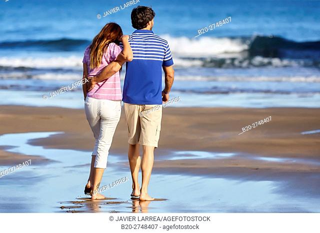 Couple on the beach, Algorri, Zumaia, Gipuzkoa, Basque Country, Spain, Europe