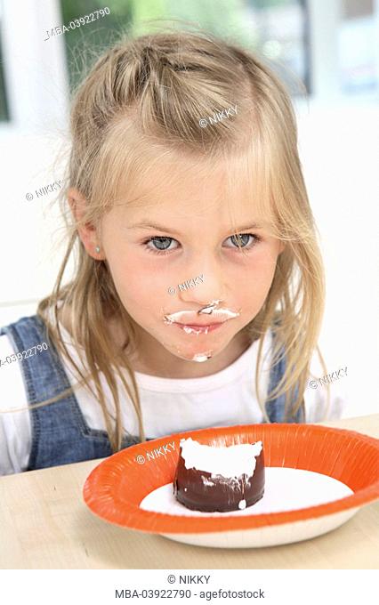 children's birthday party, girls, table, plates, small chocolate-covered cream cake
