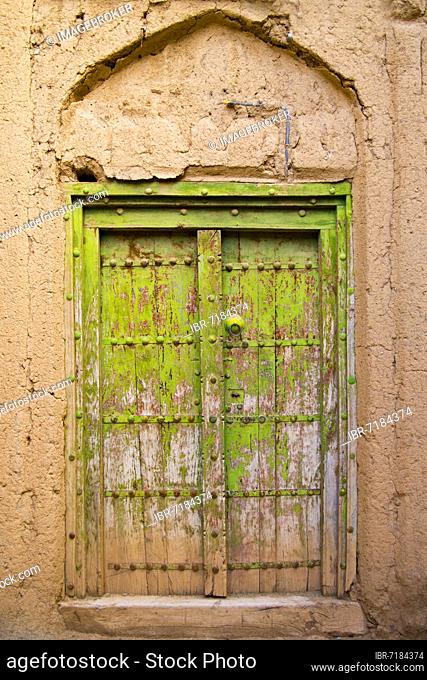 Door, old clay settlement Al Hamra, Al Hamra, Oman, Asia