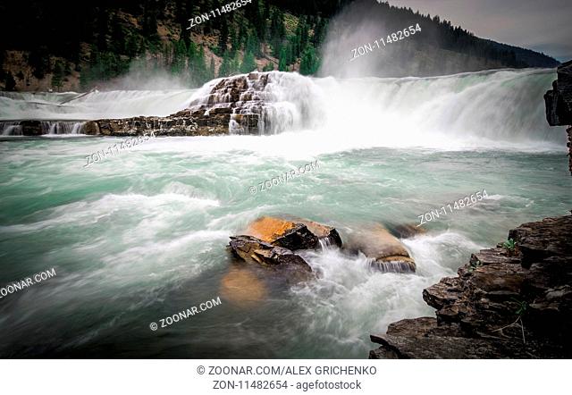 kootenai river water falls in montana mountains