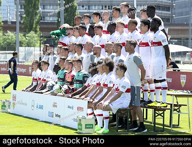 05 July 2022, Baden-Wuerttemberg, Stuttgart: Soccer, 1. Bundesliga, Photo session for the 2022/23 season, The players and support staff of VfB Stuttgart at the...