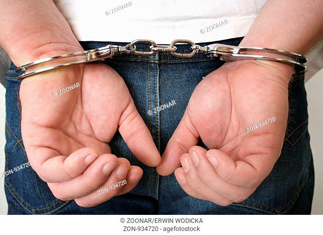 Mann mit Handschellen - man in handcuffs