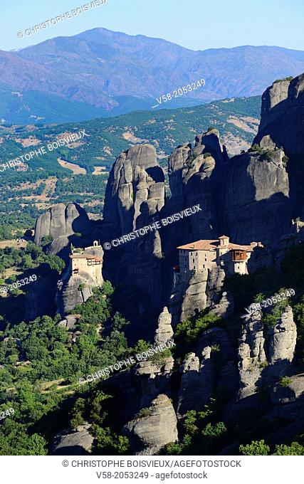 Greece, Thessaly, Meteora, World Heritage Site, Roussanou (Agia Barbara) nunnery and Agios Nikolaos Anapafsas (St Nicholas Anapausas) monastery