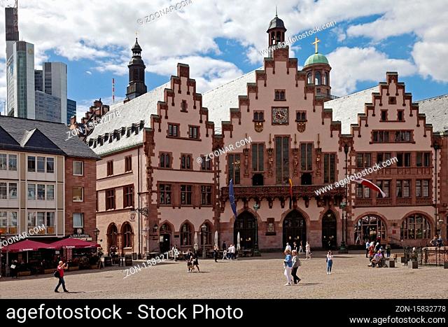 Roemer, Rathaus, im Hintergrund die Commerzbank und die Paulskirche, Roemerberg, Altstadt, Frankfurt am Main, Hessen, Deutschland, Europa