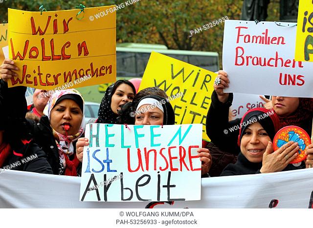 Women participate at a demonstration of Neukoelln's 'district mothers' (lit.) against a cessation of the project in front of the house of representatives in...