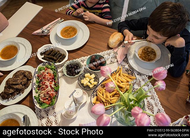 PRODUCTION - 10 May 2021, North Rhine-Westphalia, Minden: During the holy month of Ramadan, children and parents have an iftar (breaking of the fast) meal...