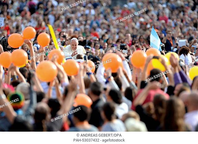 Pope Francis rides on the pope mobile during a general audience in St. Peter's Square at the Vatican, 22 October 2014. Photo: Andreas Gebert/dpa | usage...