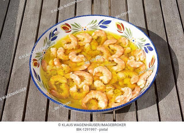 Shrimps in olive oil with garlic