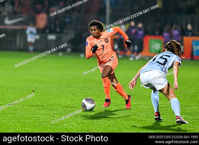 Lineth Beerensteyn (7) of Netherlands pictured during a female soccer game between the national teams of The Netherlands