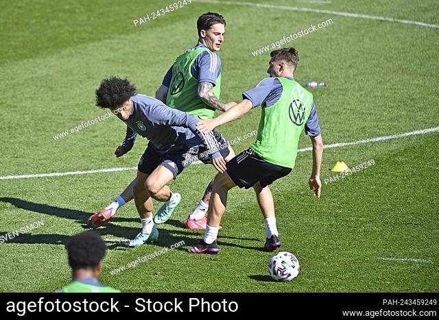 Leroy SANE, action, duels versus Robin KOCH and Florian NEUHAUS. German national soccer team, training camp in Seefeld / Tyrol on May 30th, 2021