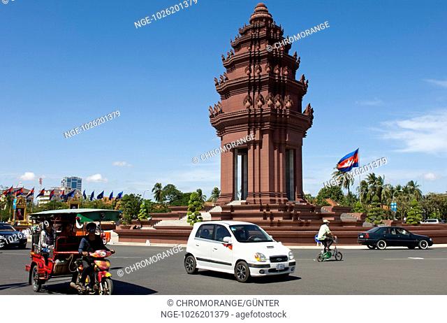 Road traffic around the Independence Monument on the intersection of Norodom Boulevard and Sihanouk Boulevard in the centre of