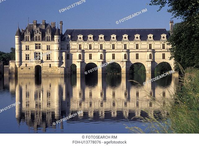 France, Chenonceau, castle, Loire Valley, Loire Castle Region, Indre-et-Loire, Europe, Reflection of the 16th century Chateau de Chenonceau in the Cher River