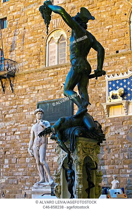 Perseus, bronze sculpture by Benvenuto Cellini (1545-54) in Piazza della Signoria, Florence, Tuscany, Italy