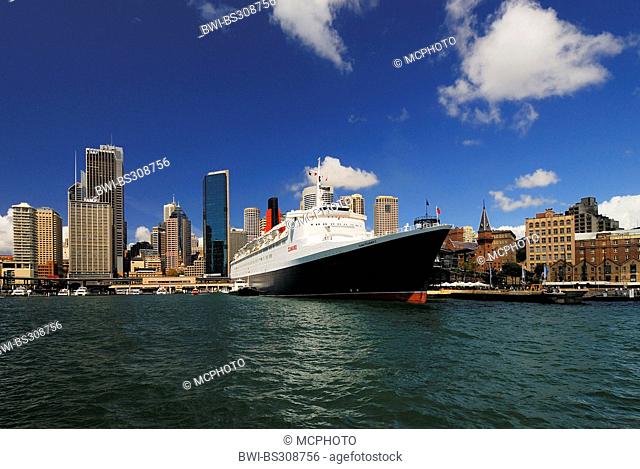 Queen Elizabeth 2 ocean liner in front of the skyline of Sydney, Circular Quay, Sydney Cove, Australia, New South Wales, Sydney