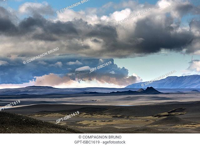 PLATEAU OF MODRUDALUR, TO THE RIGHT THE VOLCANO HERDUBREID AND TO THE LEFT A CLOUD FROM THE VOLCANO BARDABUNGA SPEWING OUT LAVA AND TOXIC GASSES (SULPHUR...