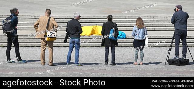 27 April 2022, Berlin: On the terrace in front of the Neue Nationalgalerie, people watch the performance ""254"" by Ukrainian artist Maria Kulikovska
