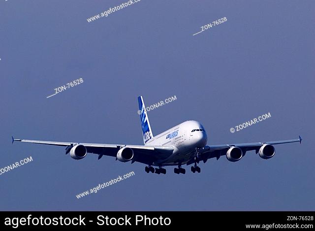 Airbus A380 im Anflug auf Franz-Josef-Strauß-Flughafen, München, Bayern, Deutschland | Airbus A380 to be approaching Franz-Josef-Strauß-Airport, Munich, Bavaria