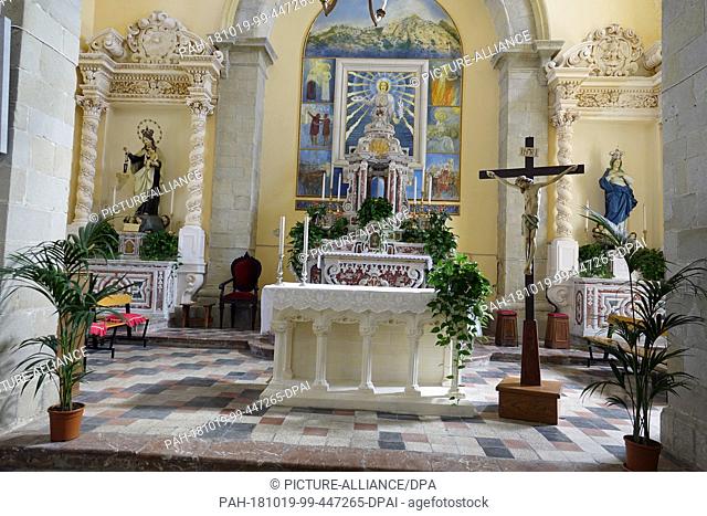 05 September 2018, Italy, Savoca: 05 September 2018, Italy, Savoca: The altar in the church of St. Nicolo from the 16th century