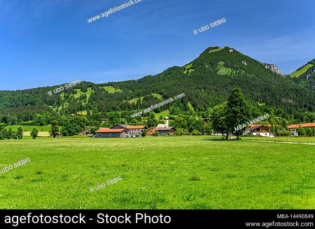 Germany, Bavaria, Oberland, Fischbachau, village view against Breitenstein