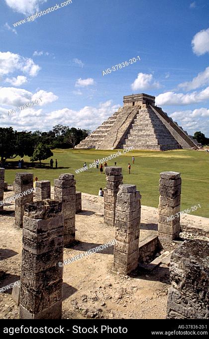 Chichen Itza, Yucatán. - El Castillo - The Pyramid or Temple of Kukulcan - Mexico