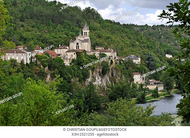 village of Albas overhanging the Lot River, Lot department, region of Midi-Pyrenees, southwest of France, Europe