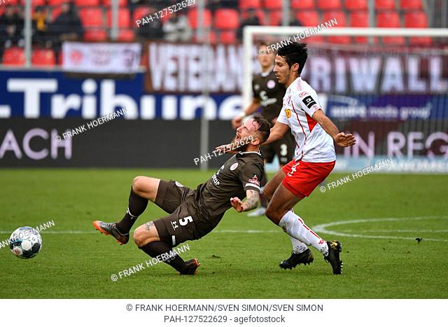 v.li: Marvin KNOLL (St.Pauli), action, duels versus Marcel CORREIA (Regensburg). 2. Bundesliga, 16.matchday, matchday16, SSV Jahn Regensburg-FC St