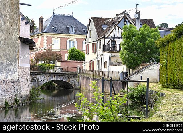 Ruisseau du Coulis, Village de Coulombs, Departement d'Eure-et-Loir, region Centre-Val-de-Loire, France, Europe/Ruisseau (brook) du Coulis, Village of Coulombs