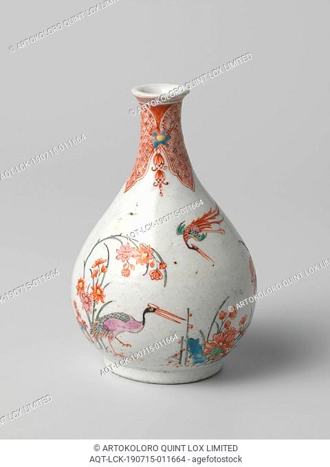 Pear-shaped bottle vase with three groups of flowers and three birds, Bottle-shaped porcelain vase with a pear-shaped body and spreading neck