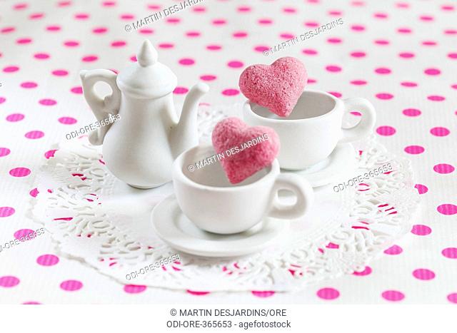 Teapot cups hearts