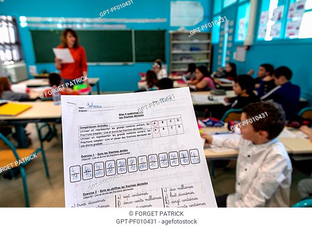 MATH QUIZ, A CLASS AT THE PRIMARY SCHOOL IN THE TOWN OF RUGLES, EURE, NORMANDY, FRANCE