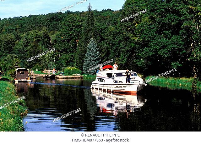 France, Nievre, Nivernais canal, river boat tourism, Echelles de Sardy