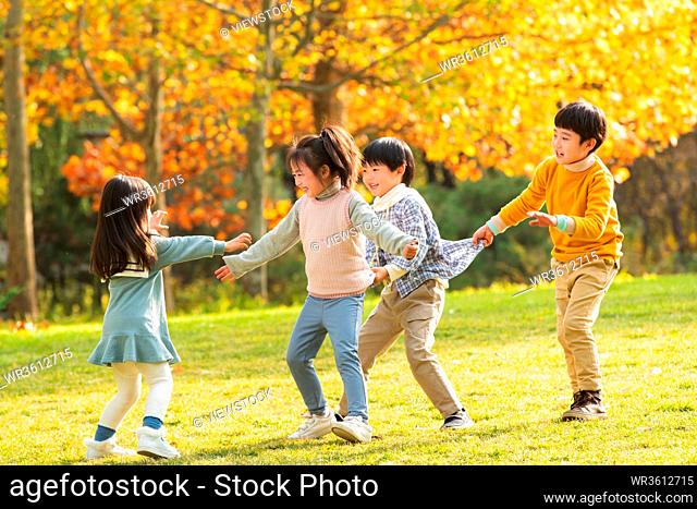 Lovely children play the eagle catches chicken