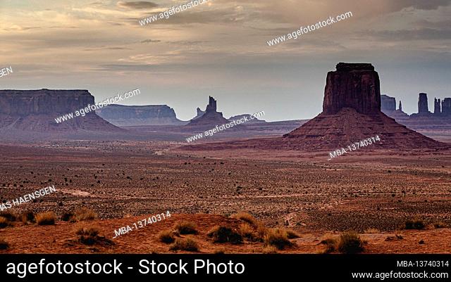 Classic view of Monument Valley from Artist Point. Monument Valley Navajo Tribal Park, Utah and Arizona, USA Inside Monument Valley