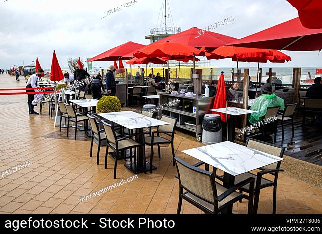 Illustration picture shows the outside terraces of bars and restaurants, Saturday 08 May 2021, at the seawall (zeedijk, promenade) in Knokke-Heist