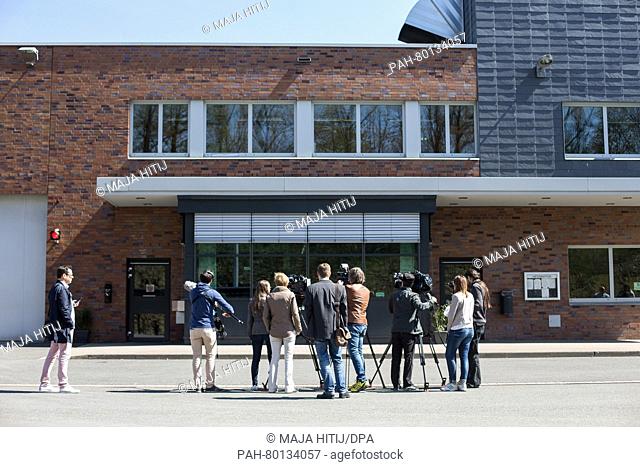 Journalists have gathered in front of the detention facilities of the JVA Wuppertal-Ronsdorf in Wuppertal, Germany, 05 May 2016