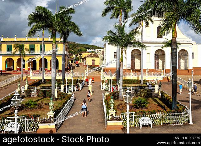 Plaza Mayor with the Museo RomÃ¡ntico on the left and the Iglesia de la SantÃ­sima Trinidad on the right, Trinidad, Cuba