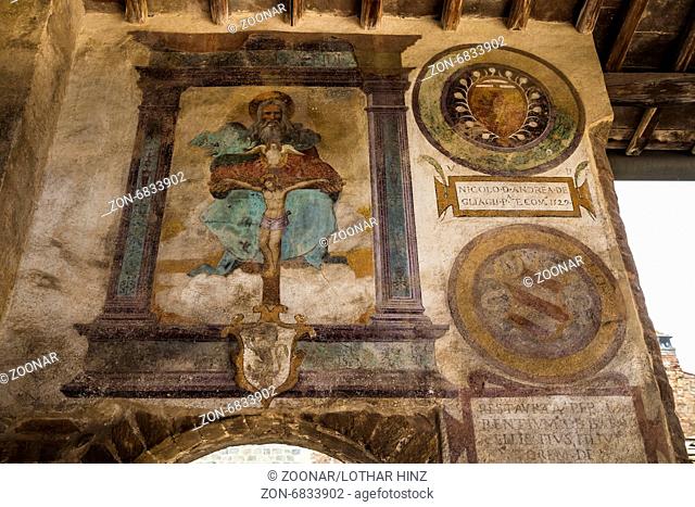 San Gimignano, Palazzo del Popolo, Fresken an einer Wand, Toskana, Italien - San Gimignano, Palazzo Del Popolo, frescos on a wall, Tuscany, Italy