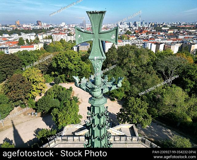 27 September 2023, Berlin: On the highest point of the Viktoriapark on the Kreuzberg in the district of the same name stands the National Monument to the Wars...