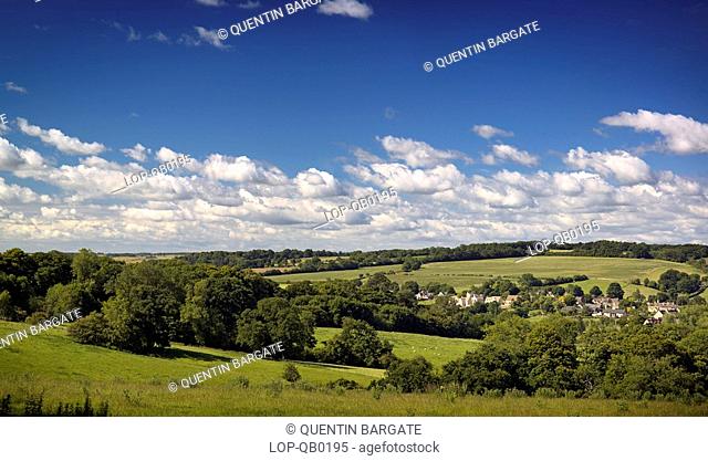 England, Gloucestershire, Costwolds, A summers view over the Cotswold countryside