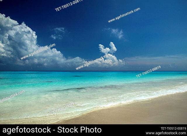 Mexico, Cancun, Quintana Roo, Turquoise sea and beach