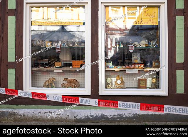 15 September 2020, Lower Saxony, Celle: A jewelry store downtown is closed. Yesterday, two armed men tried to rob a jewelry store