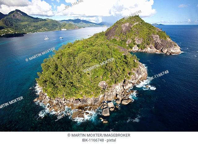 Therese Island, Mahe Island in the back, Seychelles, Indian Ocean, Africa