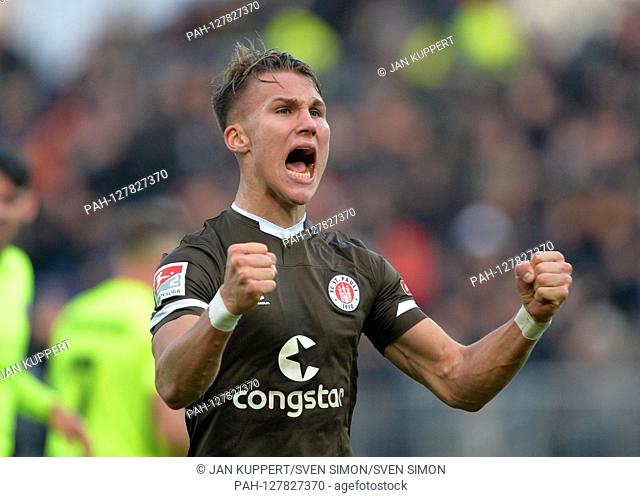 Leo Oestigard (vñstigard, PAULI), jubilation, cheer, joy, victory, rejoice, success, soccer 2nd Bundesliga, 17th matchday, matchday17, FC St