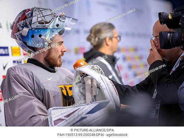 13 May 2019, Slovakia, Kosice: Ice Hockey World Championship: Germany's goalkeeper Philipp Grubauer talks to journalists after training